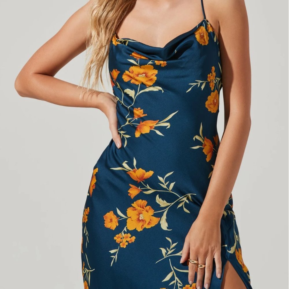 Astr The Label Gaia Floral Midi Dress Size L NWOT